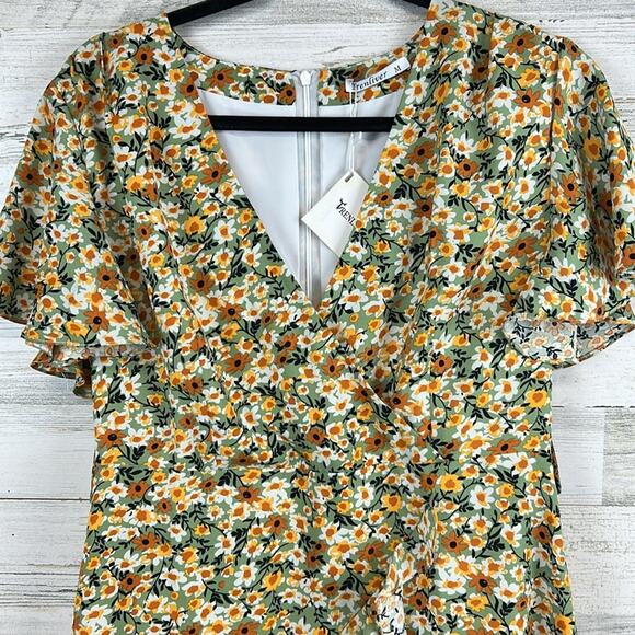 NWT Trenliver Boutique Brand Floral Ruffle Faux Wrap Dress Women’s Size Medium - Picture 4 of 8